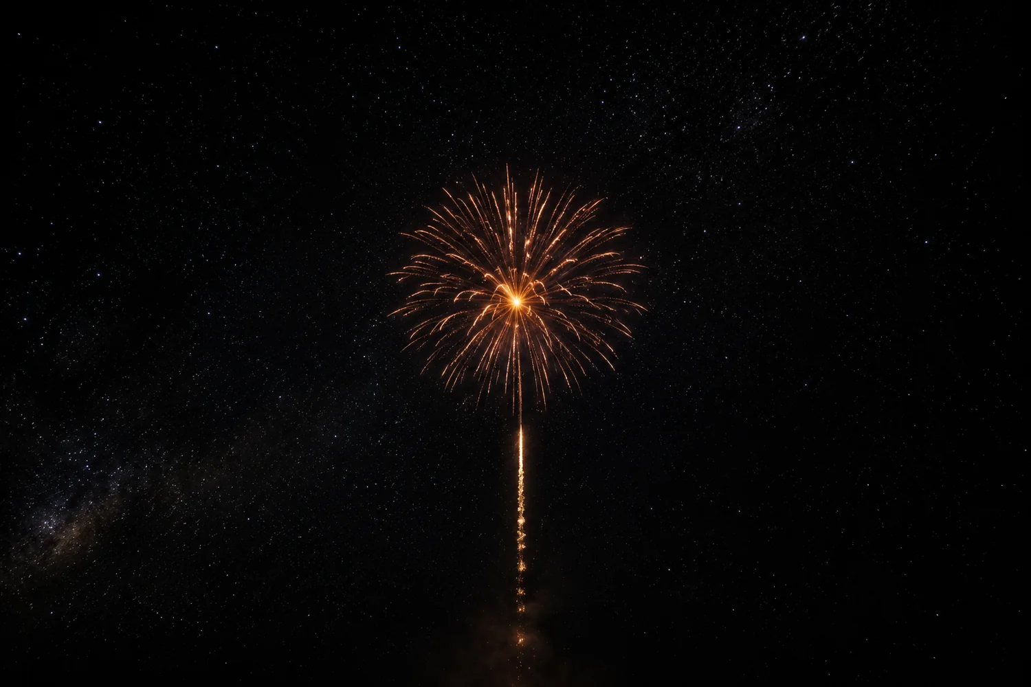 安静夜空，城市天际线，焰火消散只剩最后一缕烟